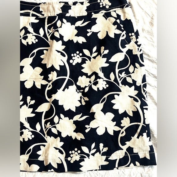 Banana Republic Floral Dark Blue and White Women's Skirt Size 12 - Picture 2 of 10